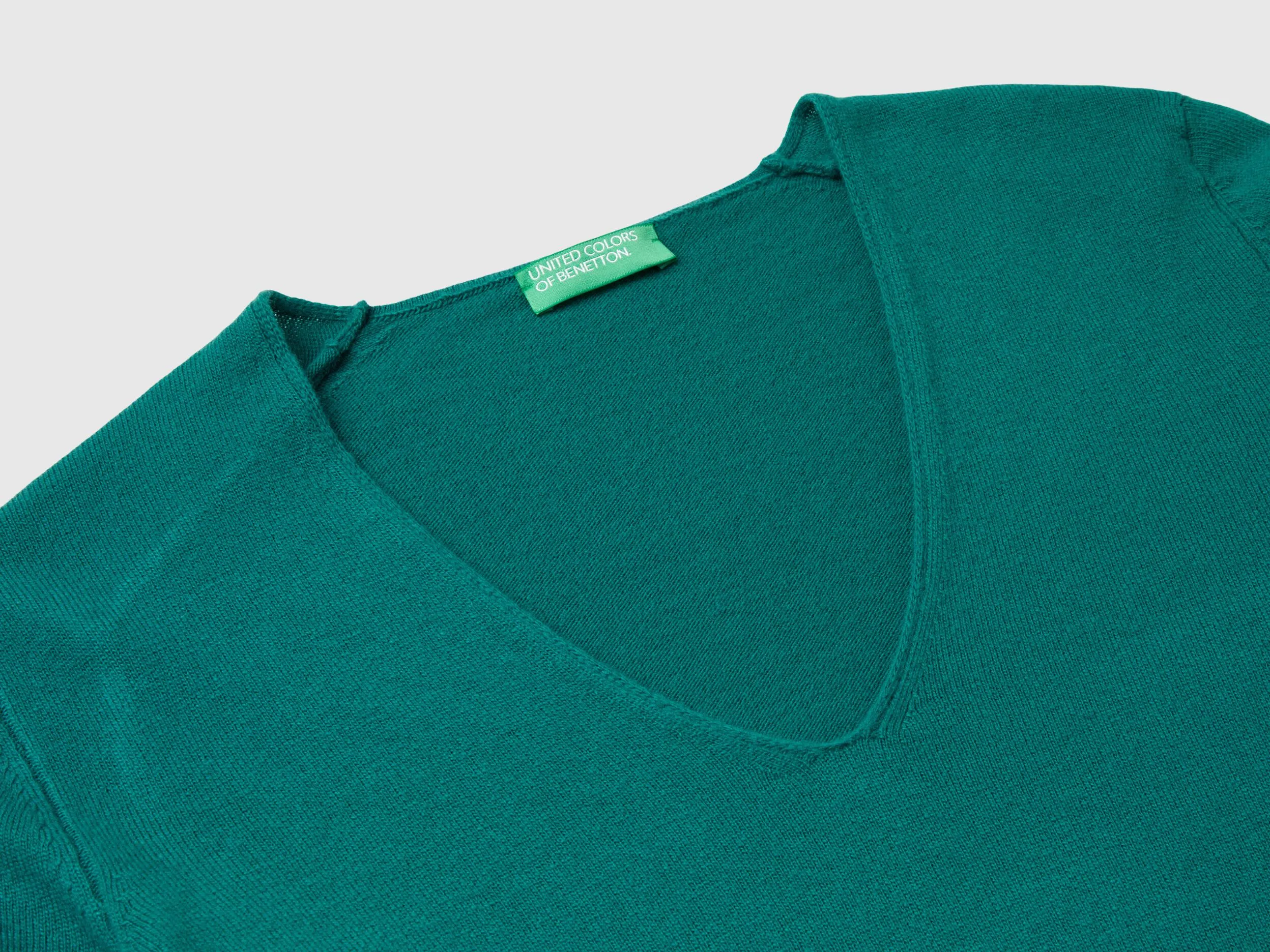 Forest green V-neck sweater in pure Merino wool - Dark Green | Benetton